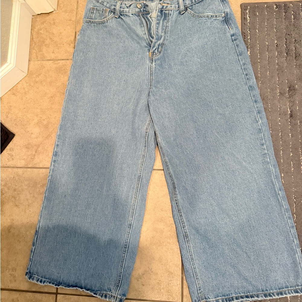 Wide leg Capri pants